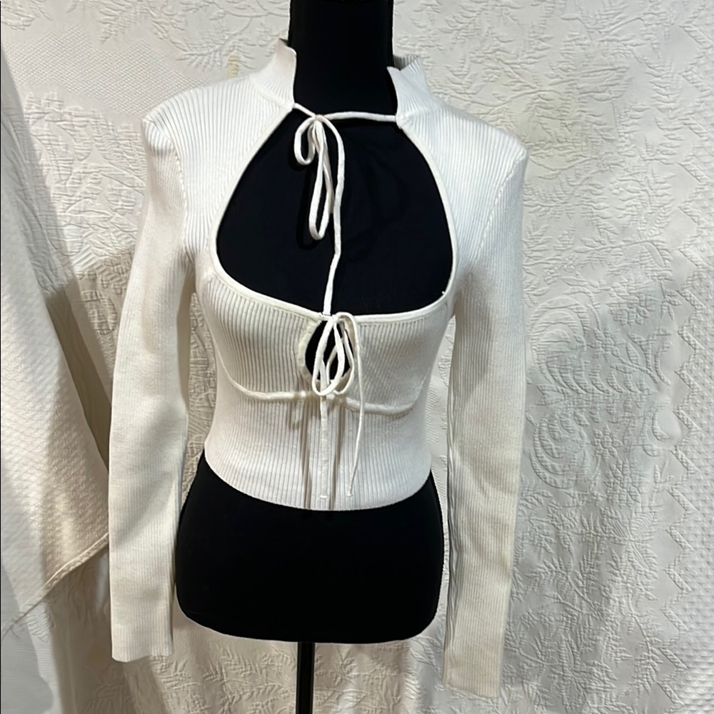 White Cut-Out Ribbed Sweater Top‎
